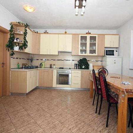 4 Bedroom Apartment In Tisno Luaran gambar