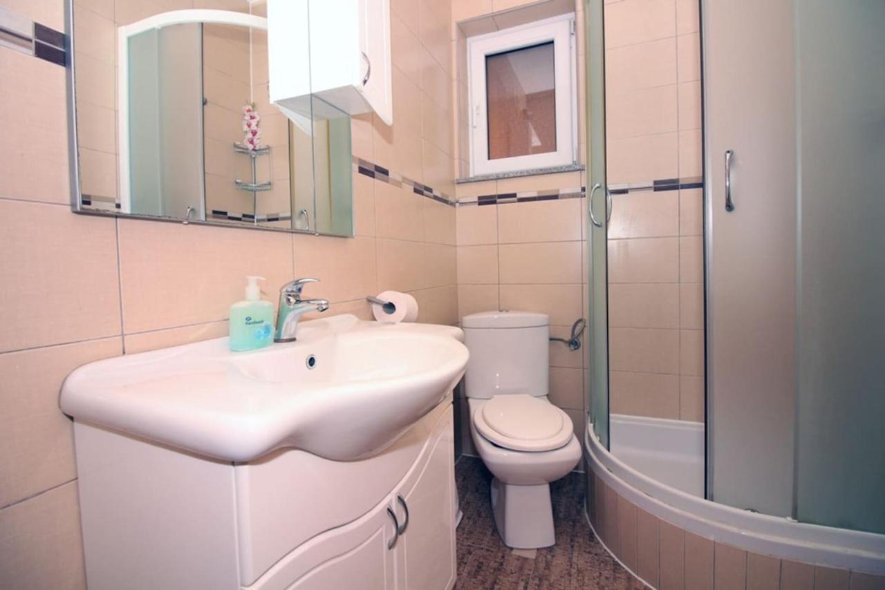 4 Bedroom Apartment In Tisno Luaran gambar