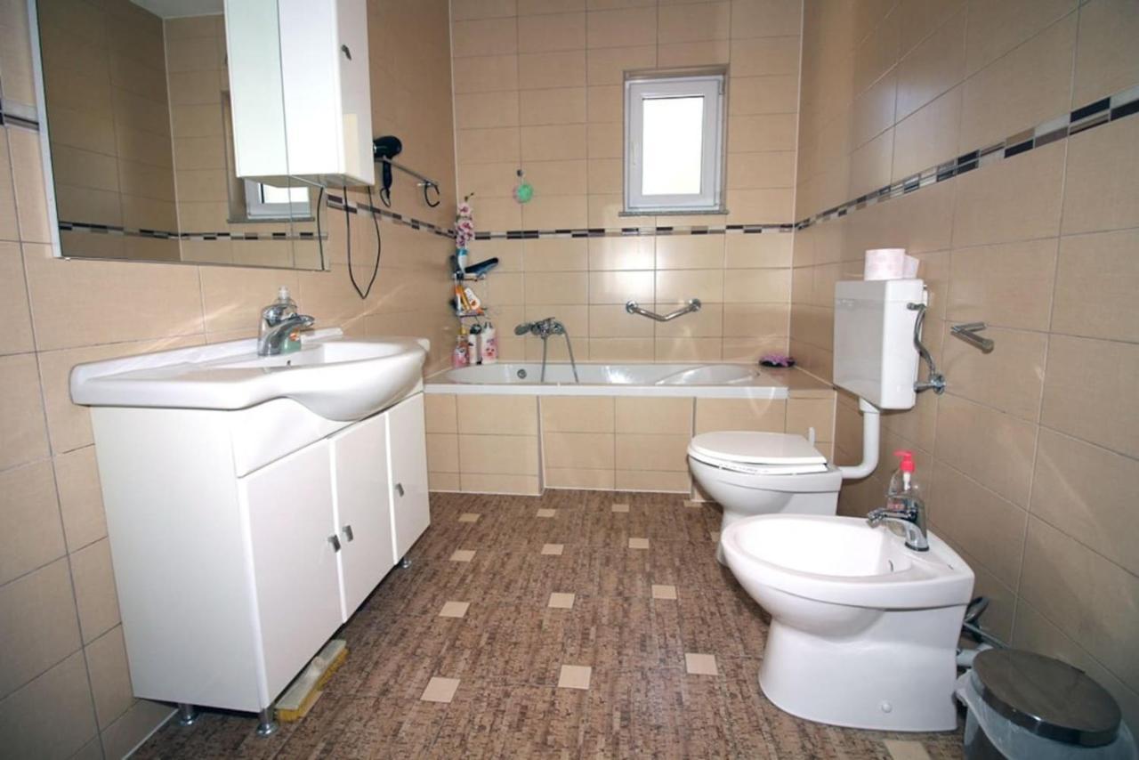 4 Bedroom Apartment In Tisno Luaran gambar