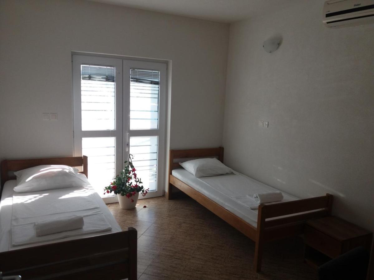 4 Bedroom Apartment In Tisno Luaran gambar